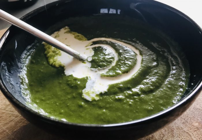 Spinach, pea and mint soup